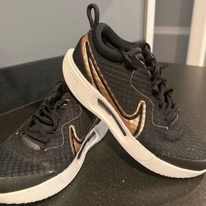 Women`s Zoom Pro Tennis Shoes Black and Metallic Red Bronze